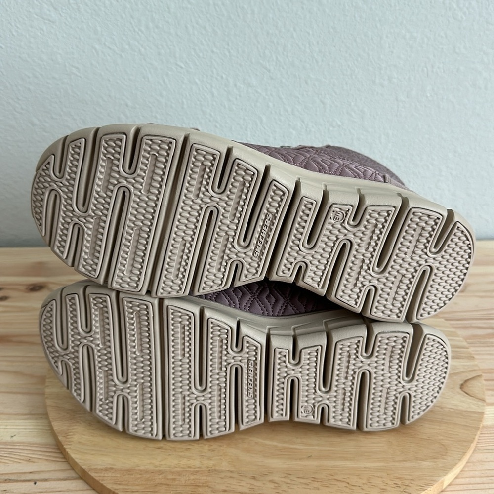 Skechers Women's  Winter Boots - Picture 7 of 8